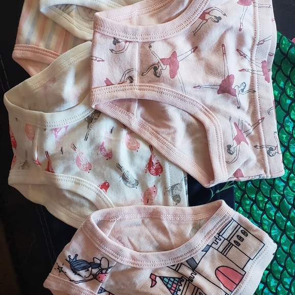 Lil girls stuff - Picture 2 of 2